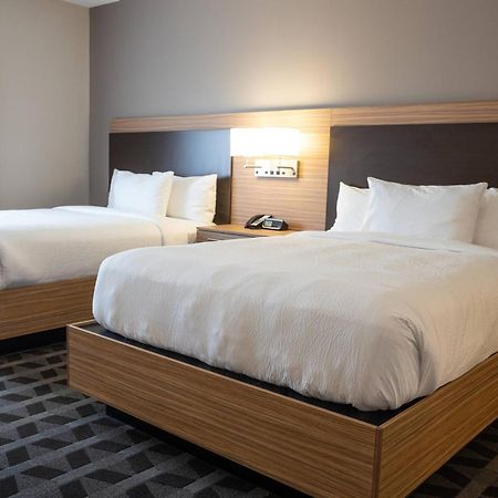 Towneplace Suites By Marriott Petawawa Bagian luar foto