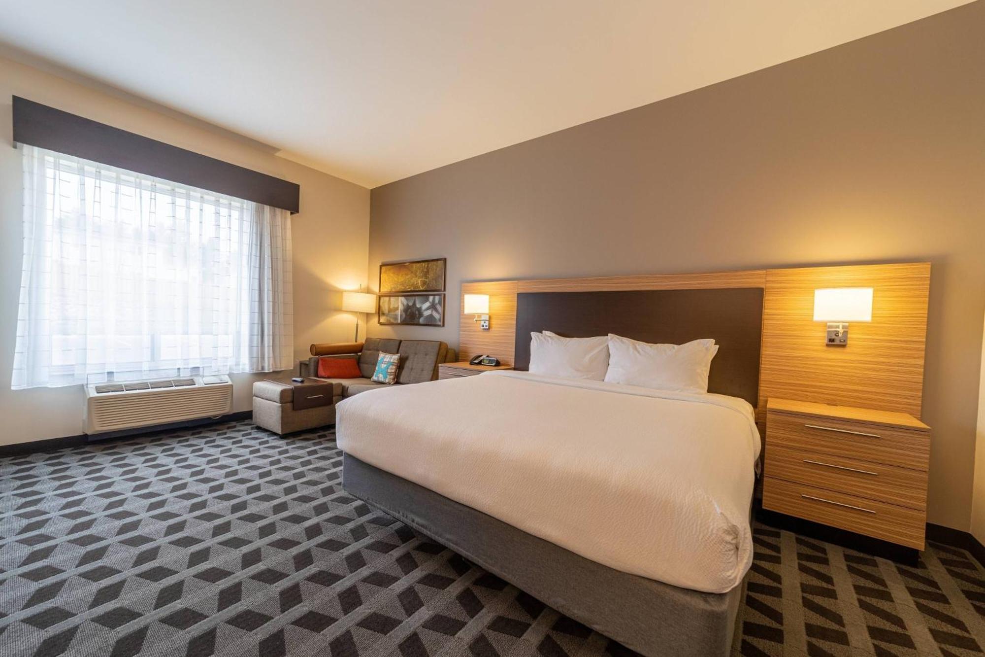 Towneplace Suites By Marriott Petawawa Bagian luar foto